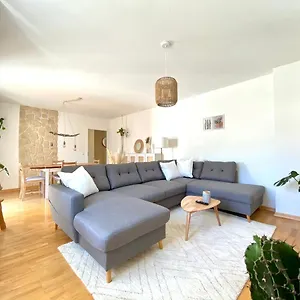 Butler Boho Boutique Netflix , Fussen Germany